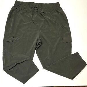 **3/$20** Old Navy StretchTech crops - XL